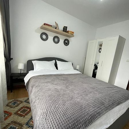 Apartament Cina Husi Zewnętrze zdjęcie