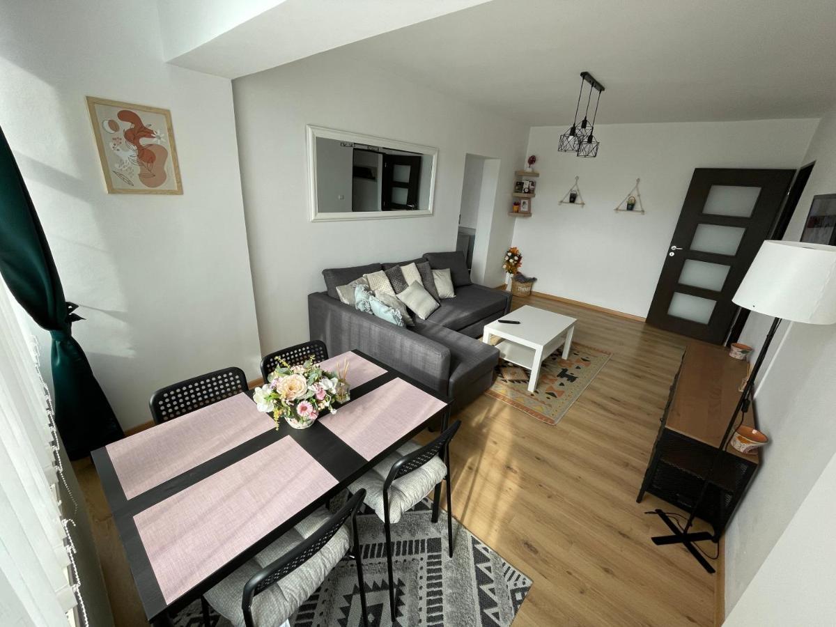 Apartament Cina Husi Zewnętrze zdjęcie