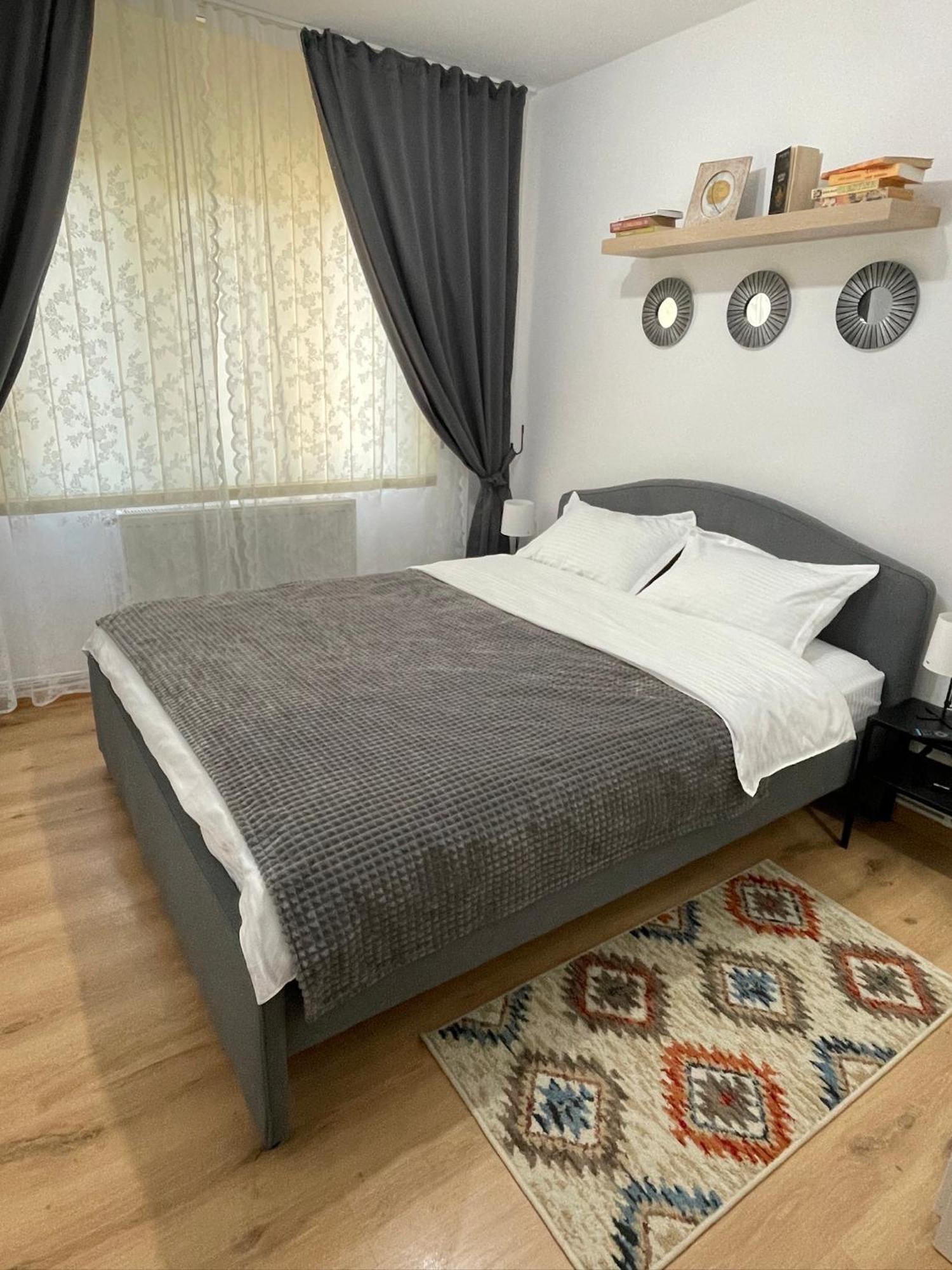 Apartament Cina Husi Zewnętrze zdjęcie
